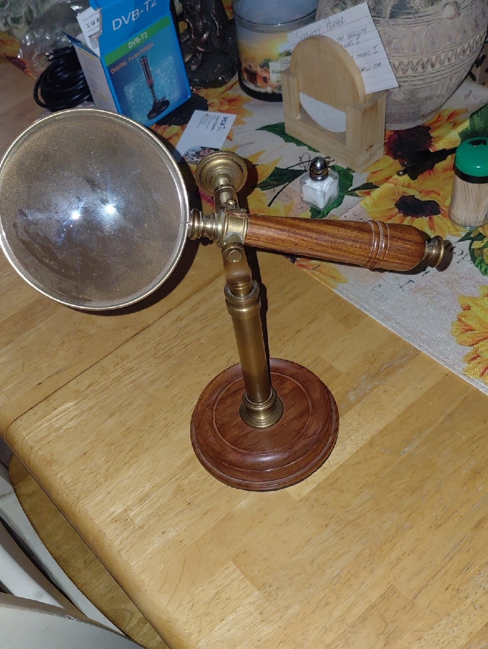 Source Unknown Brass and Wood Table Magnifying Glass